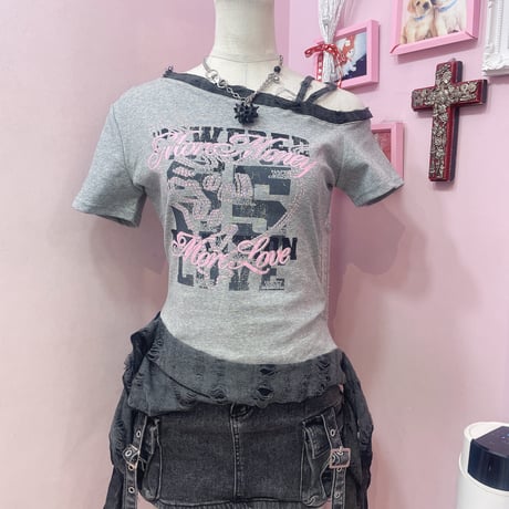 Pinkyロゴフリルヘムトップス