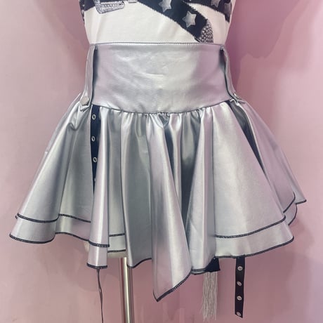 シャイニーヘムスカート