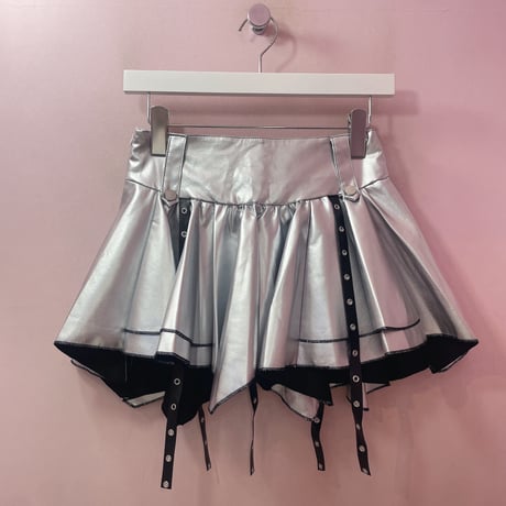 シャイニーヘムスカート