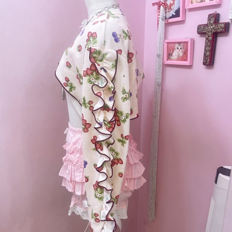 Berry cherry フリルショートトップス