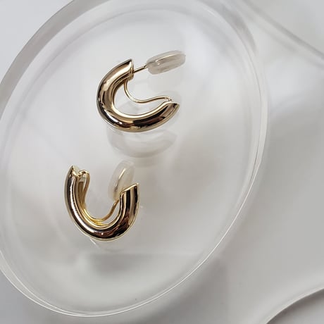 simple gold earring -fake pierce-