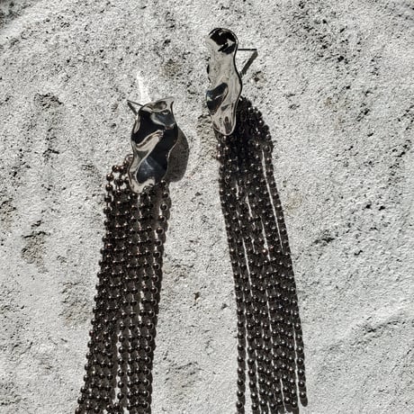 BLACK CHAIN tassel pierce