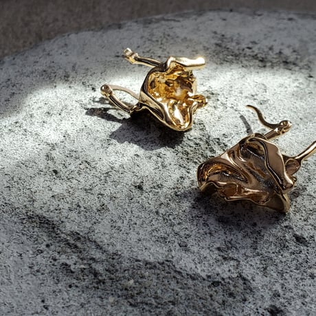Foil gold pierce