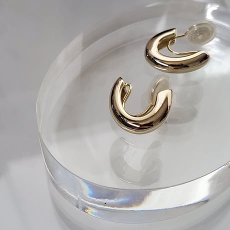 simple gold earring -fake pierce-