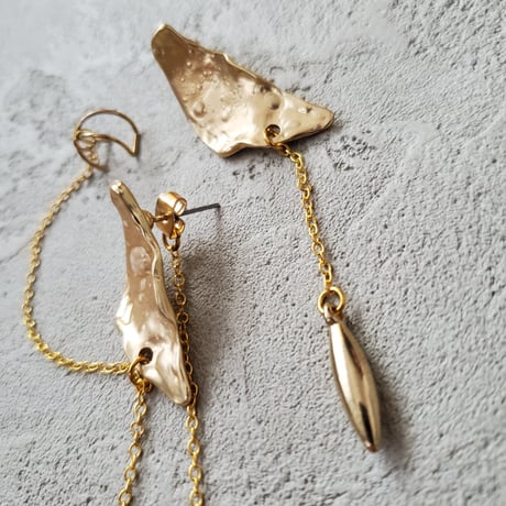asymmetry gold pierce