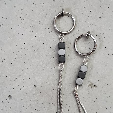 Hoop earring×CUBE