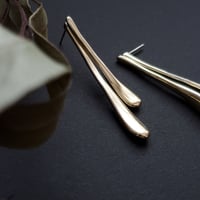 gold drooping pierce
