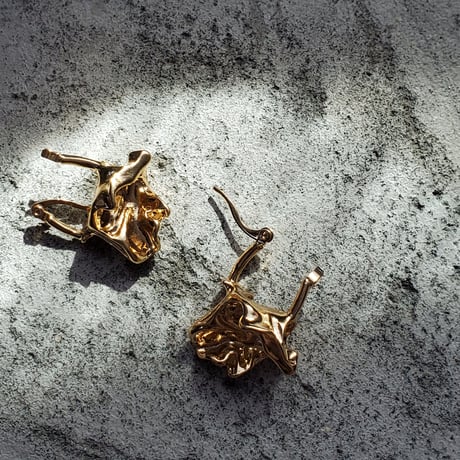 Foil gold pierce
