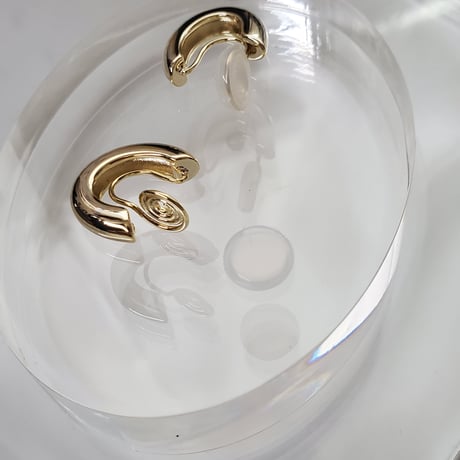 simple gold earring -fake pierce-
