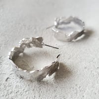 Foil pierce