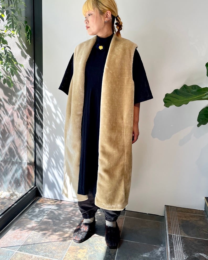 TOGA PULLA/FUR LONG VEST/BEIGE,NAVY | pain