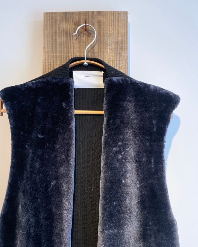 TOGA PULLA/FUR LONG VEST/BEIGE,NAVY | pain