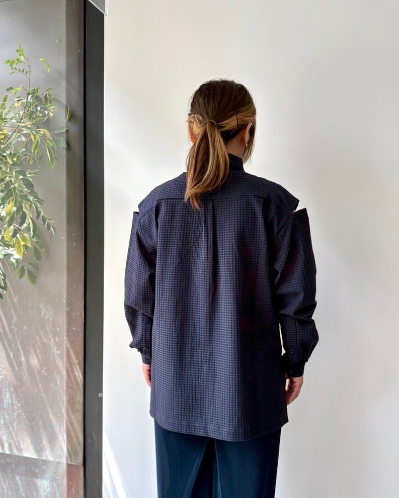 HENRIK VIBSKOV/CUT OUT SHIRT/BLACK BLUE | pain
