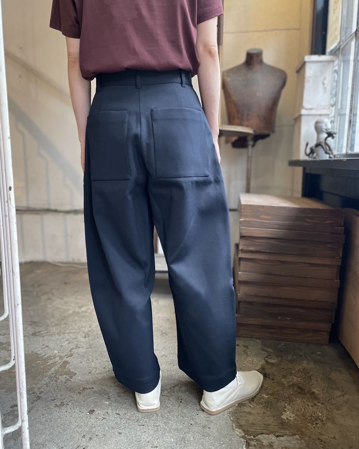 STUDIO NICHOLSON / CHALCO WIDE CROP PANT / NUTM