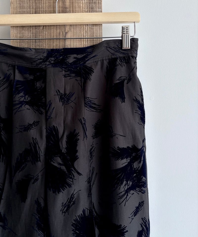 TOGA TOO/Flocky print pants/BLACK | pain