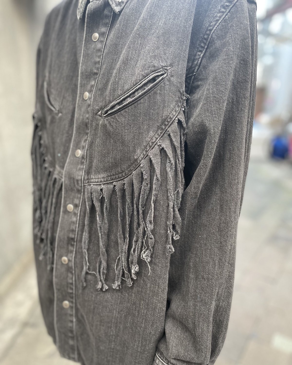 TOGA ARCHIVES / DENIM FRINGE SHIRT / black | pain