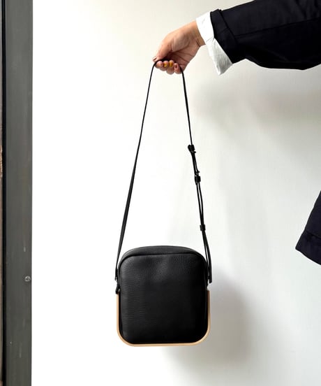 _Fot/plywood bag shoulder shriink/black shrink