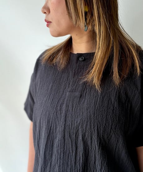 O project/WOVEN TEE COTTON LINEN SEER SUCKER/BLACK