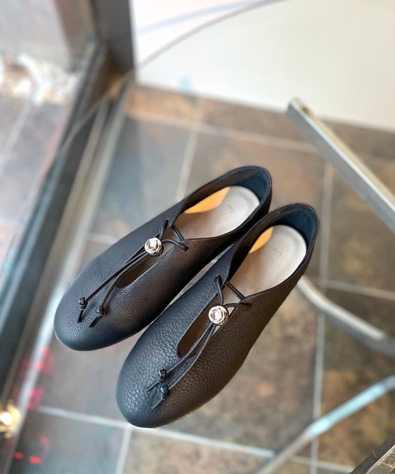 _Fot/metal ball flat/BLACK SILVER BALL | pain