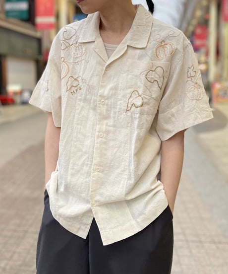 STORY mfg. / GREETINGS SHIRT / PUMPKIN HAND EMBROIDERY