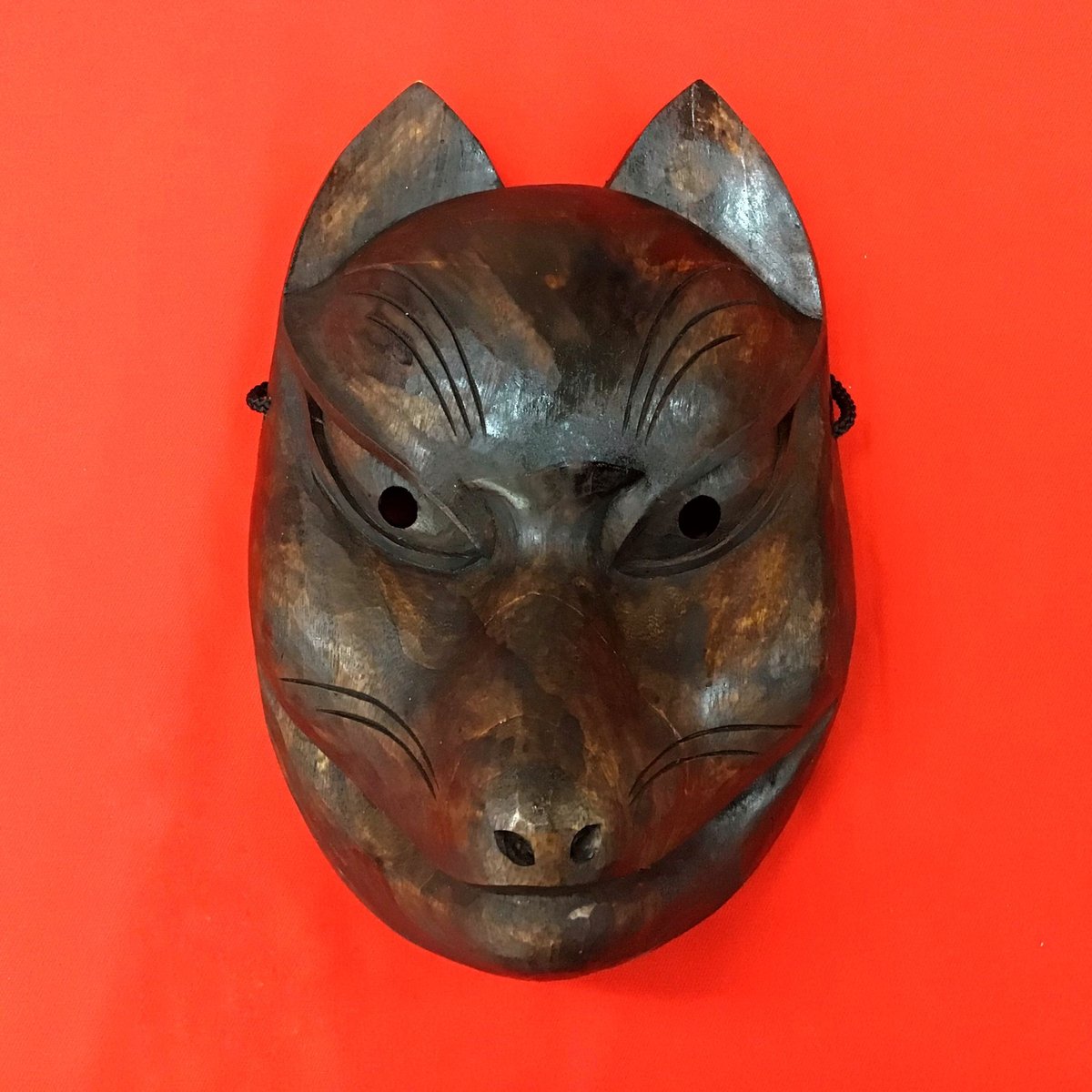 お面(狐の雌)木彫り - 工芸品 お面(狐の雌)木彫り - 工芸品
