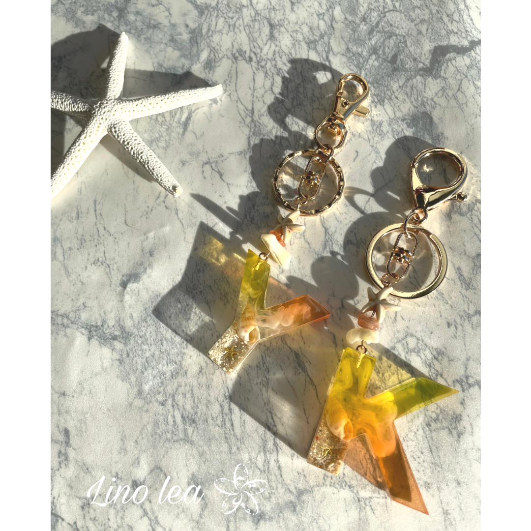 りりー様確認用♡イニシャルオブジェ Oceanlea イニシャルキーホルダー（オレンジ・黄色） | Lino lea