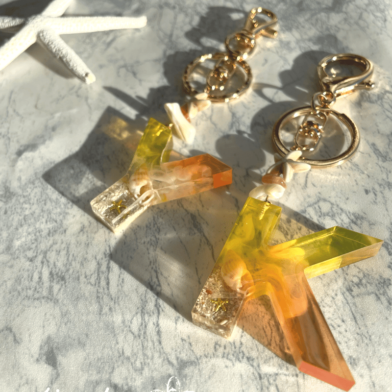 Oceanlea イニシャルキーホルダー（オレンジ・黄色） | Lino lea