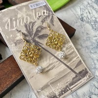 サージカルステンレスピアス【ハワイアンキルト風　キラキラストーン】