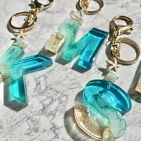 Oceanlea イニシャルキーホルダー（青グラデーション）