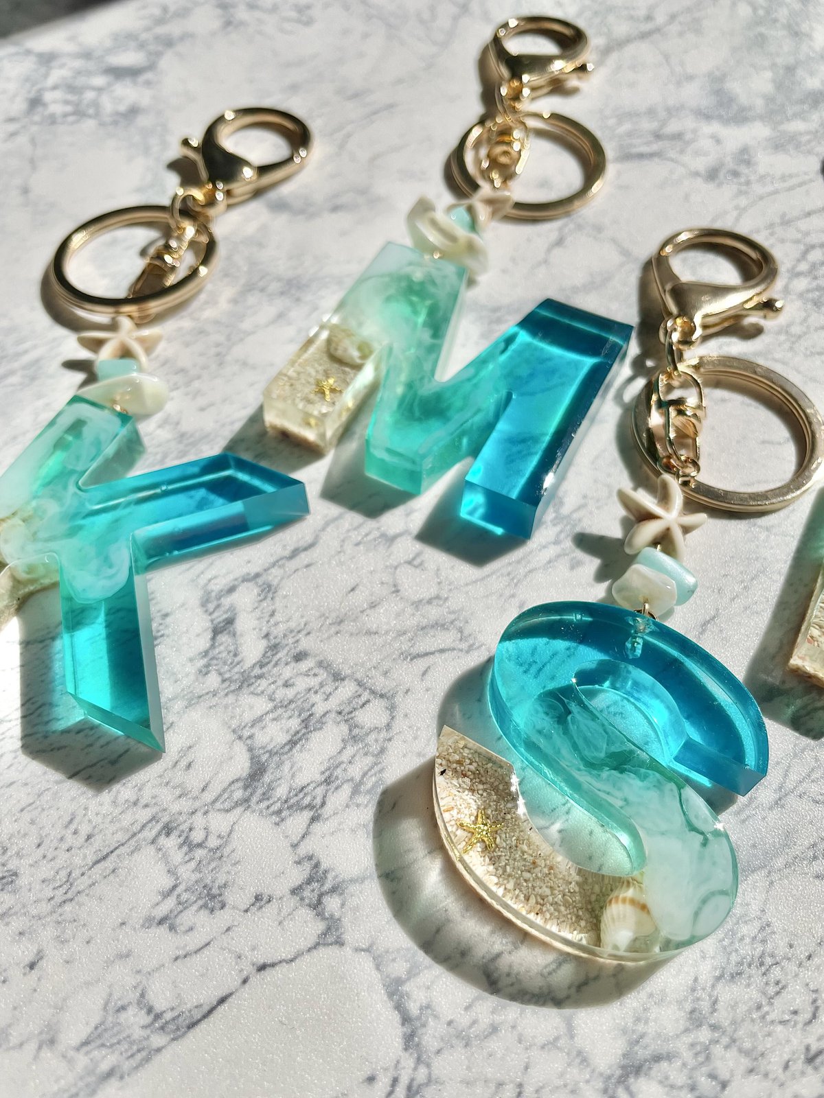 maresesese 　イニシャルキーホルダー　青　ハンドメイド　冬　雪 キーホルダー】イニシャル キーホルダー S 海 キーホルダー