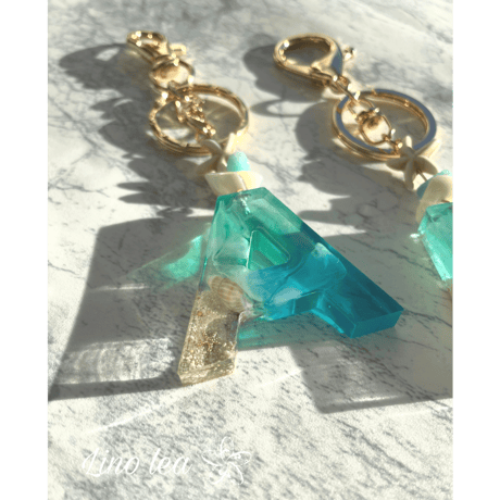 Oceanlea イニシャルキーホルダー（青グラデーション）