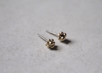 真鍮粒々ピアス（S）