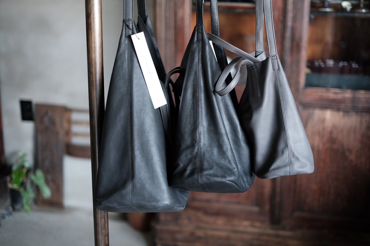 2way ゴートレザー bag 「L size」 ブラック | atelier sou 2way ゴートレザー bag 「L size」 ブラック | atelier sou