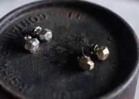 シルバー　多面キューブピアス