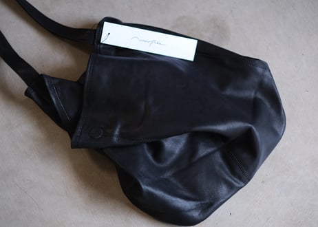 ワンショルダー　ゴートレザー　bag  「M size」  ブラック