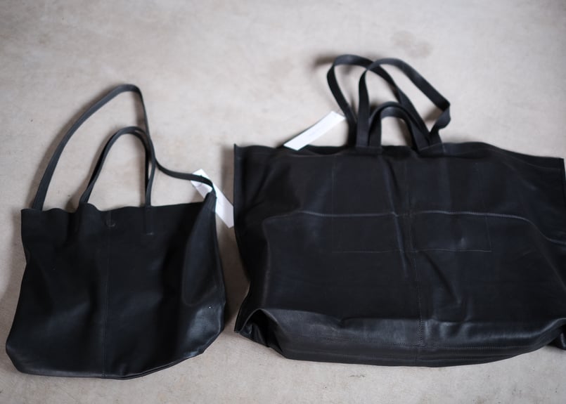 モルフェ　ゴートレザーバッグ　ブラック　L　おまけつき 2way ゴートレザー bag 「L size」 ブラック | atelier sou