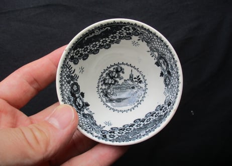Tea bowl & Saucer / ORPHANS