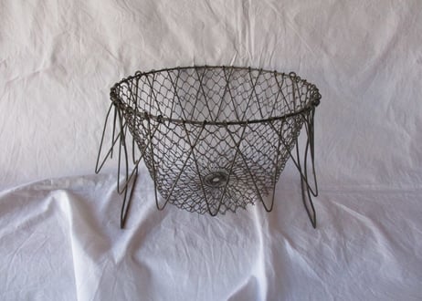 Tin salad spinner