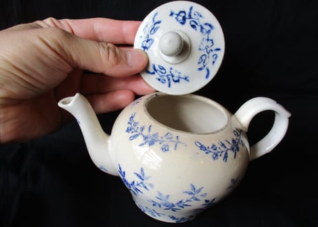 Small Tea pot / Blue flower