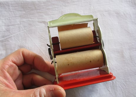 Tin toy / Roll paper machine