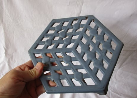 Iron Trivet【D】