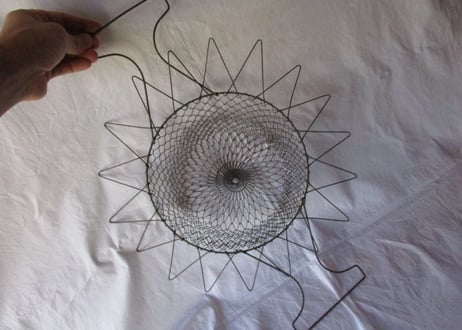 Tin salad spinner
