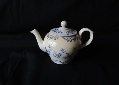 Small Tea pot / Blue flower