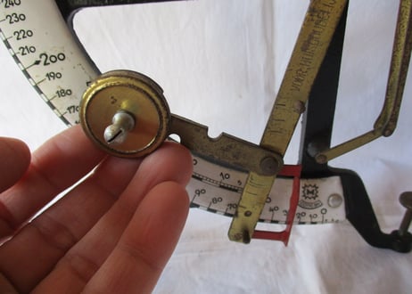 Letter Scale / Iron & Enamel 250g