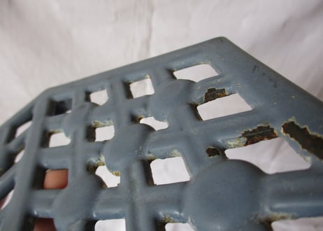 Iron Trivet【D】