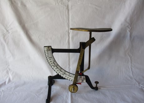 Letter Scale / Iron & Enamel 250g