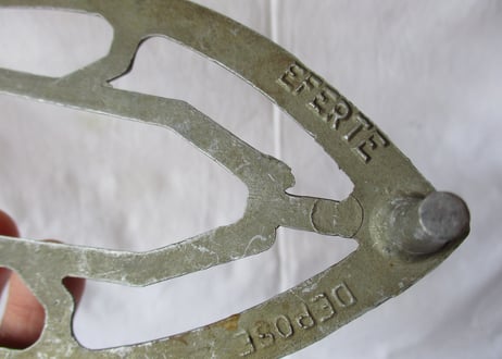 Aluminum Iron holder with handle【A】