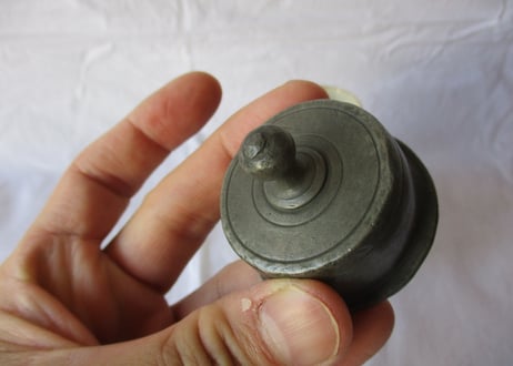 Tea caddy pot / Cream-ware