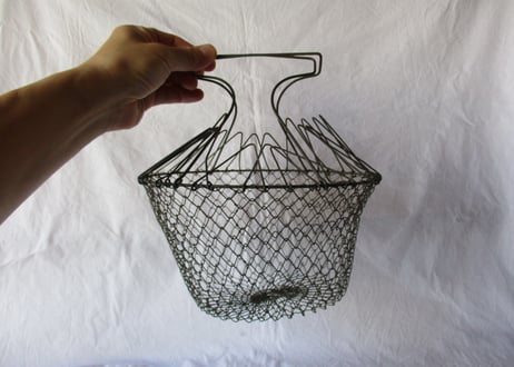 Tin salad spinner
