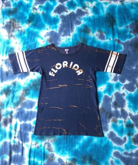 r /  Vintage Tee